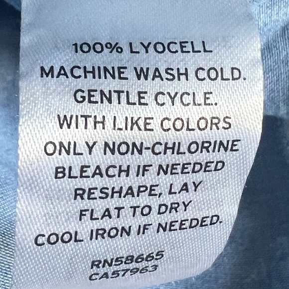 033. NWT CASLON Floral Stamp Chambray Popover Top 3x - Picture 3 of 4